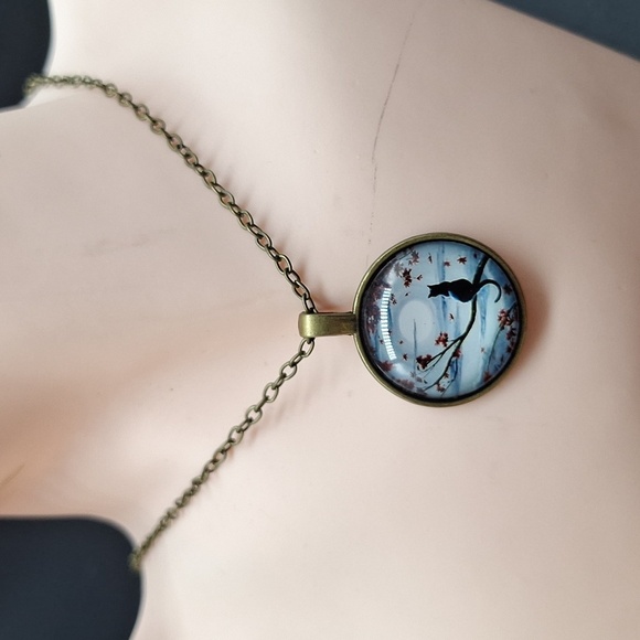 Elegant Bronze Tone Pendant Necklace with Cat Design - Picture 2 of 5